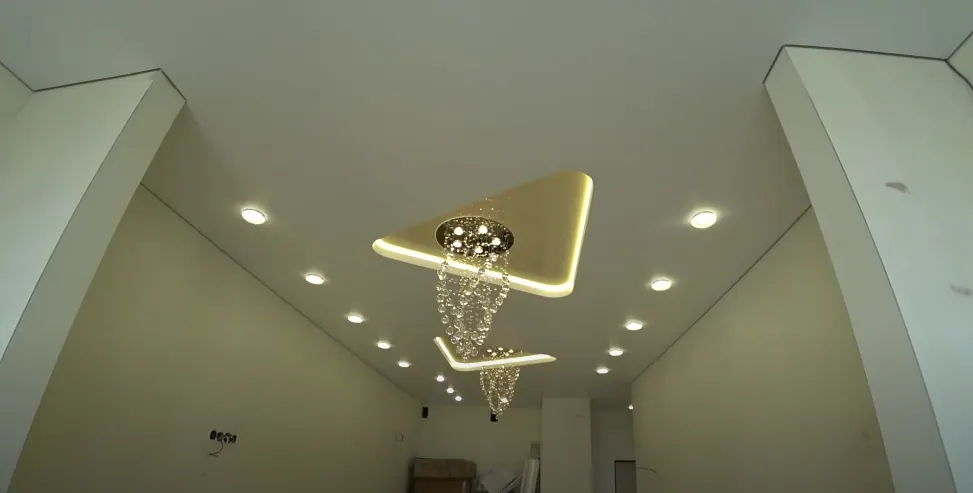 Двухуровневый матовый потолок